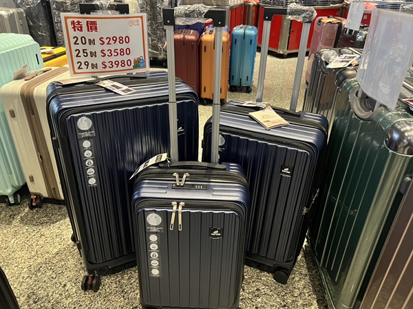 【嘉義新港】行李箱特賣會,工廠直營廠拍最低990元起,胖胖箱、前開式行李箱、後背包 37 【嘉義新港】行李箱特賣會,工廠直營廠拍最低990元起,胖胖箱、前開式行李箱、後背包