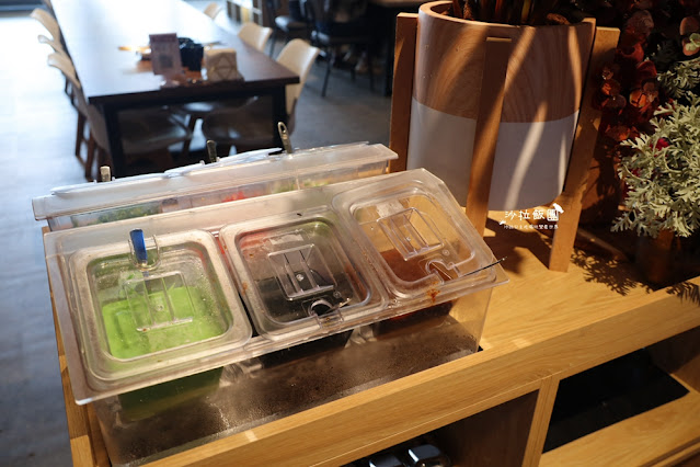 逢甲浮誇系美食必點101海鮮塔『8德司創意餐館逢甲店』宵夜也可以吃到 11 逢甲浮誇系美食必點101海鮮塔『8德司創意餐館逢甲店』宵夜也可以吃到