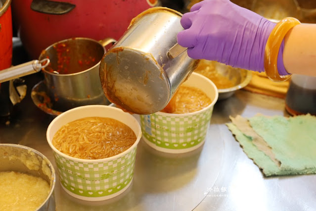 三重人氣美食爆料大腸鋪整碗『許記麵線』噴汁麻辣鴨血臭豆腐、肥美東石鮮蚵 5 三重人氣美食爆料大腸鋪整碗『許記麵線』噴汁麻辣鴨血臭豆腐、肥美東石鮮蚵