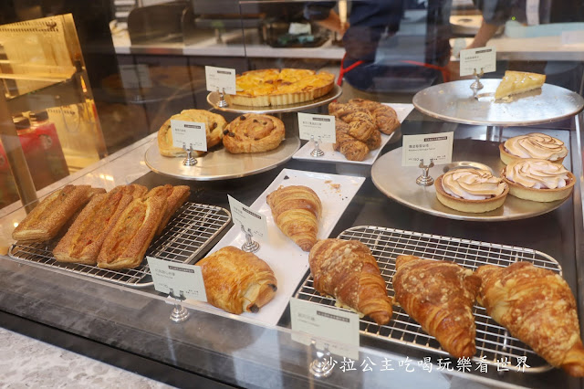 全台第一間進駐飯店的『星巴克(時代寓所門市)』銅面圓管線條打造藝術中島吧檯 8 全台第一間進駐飯店的『星巴克(時代寓所門市)』銅面圓管線條打造藝術中島吧檯