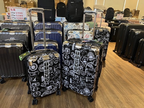 高雄楠梓行李箱特賣會,工廠直營廠拍最低990元起,胖胖箱、前開式行李箱、登機箱、包包通通有 15 高雄楠梓行李箱特賣會,工廠直營廠拍最低990元起,胖胖箱、前開式行李箱、登機箱、包包通通有