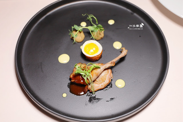 台北必吃牛排，營造郵輪船艙地中海藍白風格，好吃的頂級牛排