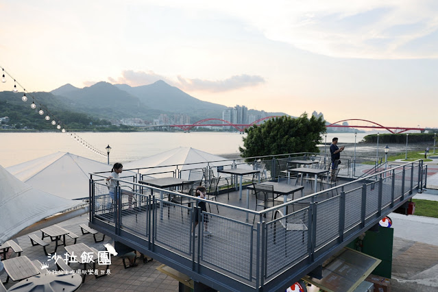 北投景點『關渡碼頭貨櫃市集』越夜越美 32 北投景點『關渡碼頭貨櫃市集』越夜越美