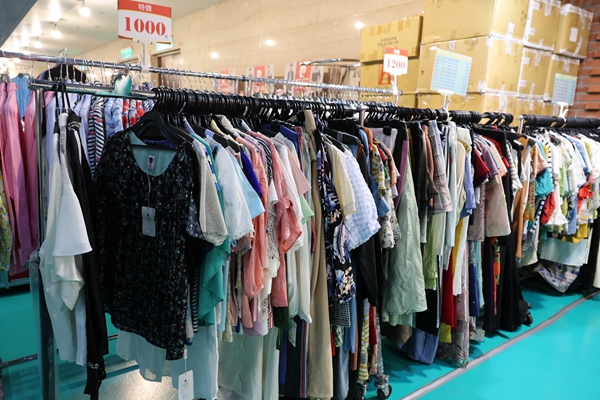 【雙北最大台灣廠拍】tokuyo按摩椅、夏普、名牌運動鞋、伊蕾服飾 119 【雙北最大台灣廠拍】tokuyo按摩椅、夏普、名牌運動鞋、伊蕾服飾