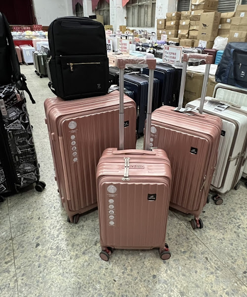 高雄鳳山行李箱特賣會,工廠直營廠拍,行李箱990元起,把握時間 16 高雄鳳山行李箱特賣會,工廠直營廠拍,行李箱990元起,把握時間