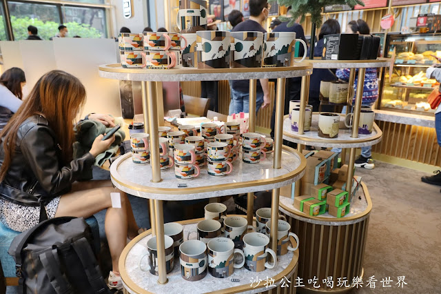 全台第一間進駐飯店的『星巴克(時代寓所門市)』銅面圓管線條打造藝術中島吧檯 10 全台第一間進駐飯店的『星巴克(時代寓所門市)』銅面圓管線條打造藝術中島吧檯