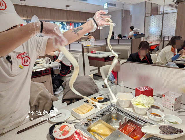 台北人氣火鍋『海底撈微風南山店』法式風格店型、獨立包廂、兒童遊戲室 51 台北人氣火鍋『海底撈微風南山店』法式風格店型、獨立包廂、兒童遊戲室