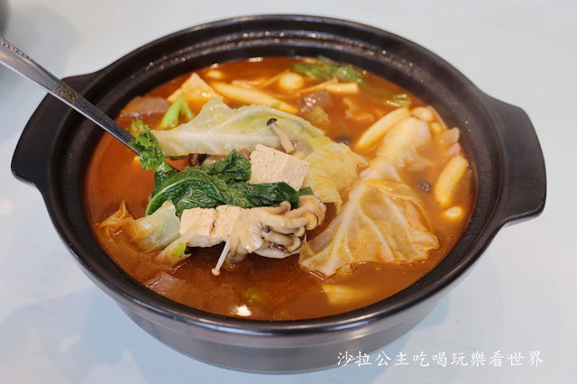 金門人的火鍋"全聯"就可以買到"良金牧場"『酒糟麻辣鍋』『酒糟酸白菜火鍋湯底』跨年火鍋/在家就能享用金門酒糟牛第一品牌 13 金門人的火鍋"全聯"就可以買到"良金牧場"『酒糟麻辣鍋』『酒糟酸白菜火鍋湯底』跨年火鍋/在家就能享用金門酒糟牛第一品牌