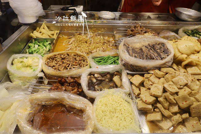 三和夜市美食『小楊脆腸』超涮嘴、台北橋捷運站