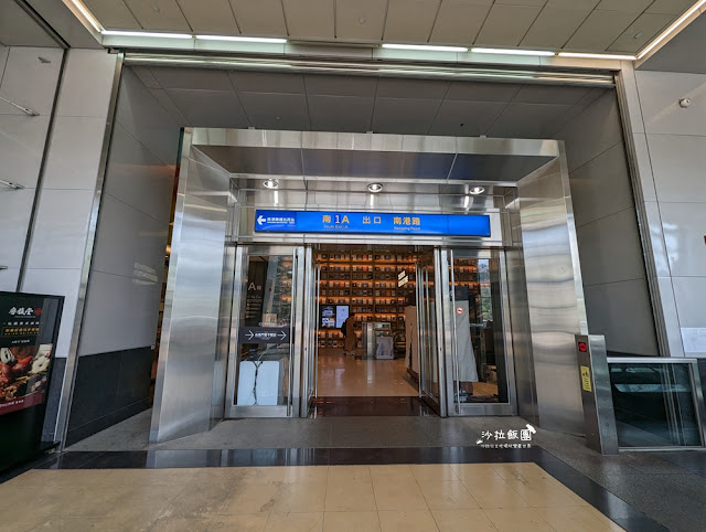 Share Lounge南港蔦屋書店,90元吃到飽零食、咖啡、飲料、麵包 3 Share Lounge南港蔦屋書店,90元吃到飽零食、咖啡、飲料、麵包