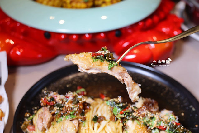 逢甲浮誇系美食必點101海鮮塔『8德司創意餐館逢甲店』宵夜也可以吃到 54 逢甲浮誇系美食必點101海鮮塔『8德司創意餐館逢甲店』宵夜也可以吃到