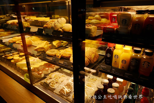 台中景點『麗寶Outlet Mall』打造"小義大利"/全台首間"歐式鐘樓"星巴克鐘樓門市/木育森林 34 台中景點『麗寶Outlet Mall』打造"小義大利"/全台首間"歐式鐘樓"星巴克鐘樓門市/木育森林