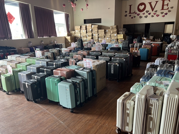 雲林虎尾行李箱廠拍,工廠直營行李箱特賣會,最低價990元起 4 雲林虎尾行李箱廠拍,工廠直營行李箱特賣會,最低價990元起