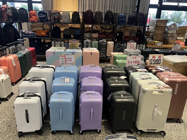 【嘉義新港】行李箱特賣會,工廠直營廠拍最低990元起,胖胖箱、前開式行李箱、後背包 26 【嘉義新港】行李箱特賣會,工廠直營廠拍最低990元起,胖胖箱、前開式行李箱、後背包