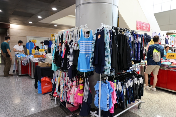 【雙北最大台灣廠拍】tokuyo按摩椅、夏普、名牌運動鞋、伊蕾服飾 180 【雙北最大台灣廠拍】tokuyo按摩椅、夏普、名牌運動鞋、伊蕾服飾