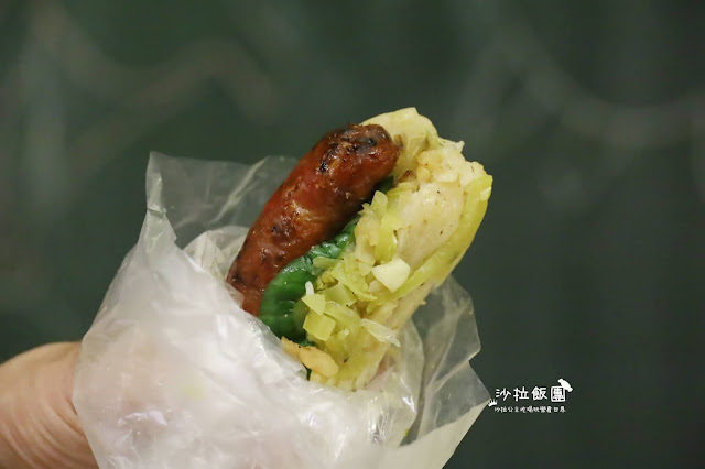 逢甲夜市美食『官芝霖大腸包小腸(逢甲店)』排隊人氣小吃/多種口味/老店 13 逢甲夜市美食『官芝霖大腸包小腸(逢甲店)』排隊人氣小吃/多種口味/老店