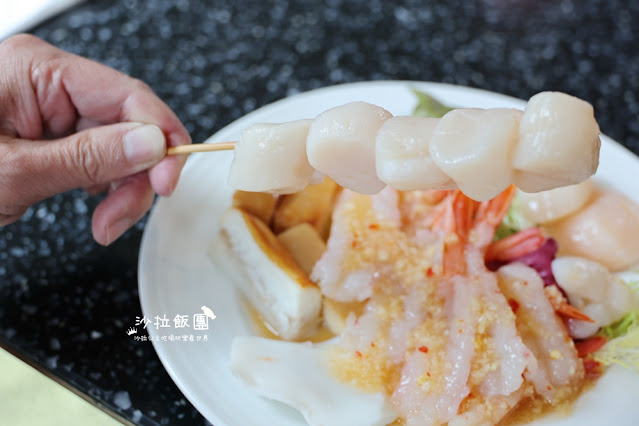 台北吃到飽『泰市場海鮮自助餐廳』天使紅蝦、甜蝦、干貝、極厚蝦餅、泰式奶茶通通吃到飽