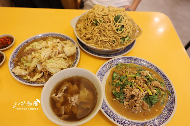 龍江路巨無霸羊肉炒麵『新東羊羊肉料理專賣店』中山宵夜，內用可續湯
