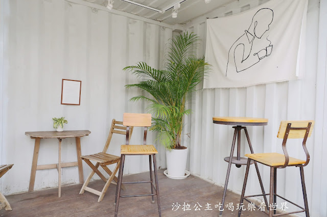 新竹高鐵站旁貨櫃咖啡廳『COCA COFFEE 渴口手沖咖啡』有插座.無低消還能拍網美照 12 新竹高鐵站旁貨櫃咖啡廳『COCA COFFEE 渴口手沖咖啡』有插座.無低消還能拍網美照