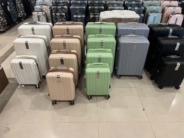 彰化福興行李箱特賣會,工廠直營廠拍特價出清 2 彰化福興行李箱特賣會,工廠直營廠拍特價出清