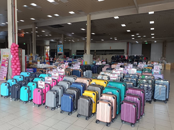 台中豐原行李箱特賣會,工廠直營廠拍990元起,包包、公事包通通有 49 台中豐原行李箱特賣會,工廠直營廠拍990元起,包包、公事包通通有