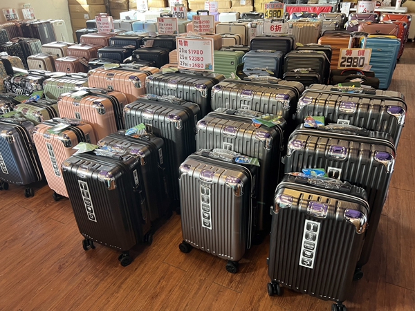 雲林虎尾行李箱廠拍,工廠直營行李箱特賣會,最低價990元起 5 雲林虎尾行李箱廠拍,工廠直營行李箱特賣會,最低價990元起