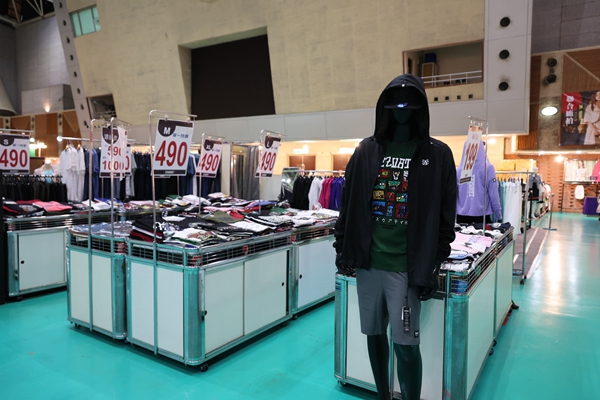 【雙北最大台灣廠拍】tokuyo按摩椅、夏普、名牌運動鞋、伊蕾服飾 132 【雙北最大台灣廠拍】tokuyo按摩椅、夏普、名牌運動鞋、伊蕾服飾