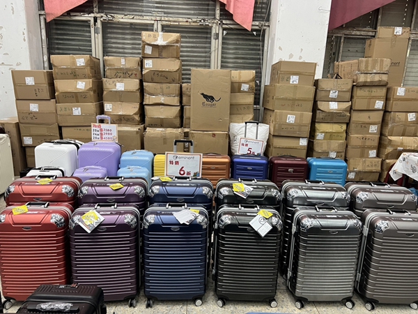 高雄鳳山行李箱特賣會,工廠直營廠拍,行李箱990元起,把握時間 27 高雄鳳山行李箱特賣會,工廠直營廠拍,行李箱990元起,把握時間
