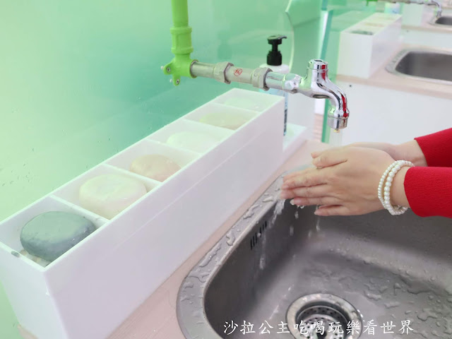 宜蘭貨櫃屋咖啡『HoWine&Cafe』宜蘭礁溪龍潭湖旁/76個貨櫃屋媲美花蓮星巴克 19 宜蘭貨櫃屋咖啡『HoWine&Cafe』宜蘭礁溪龍潭湖旁/76個貨櫃屋媲美花蓮星巴克