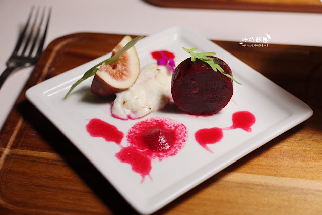 台北必吃牛排，營造郵輪船艙地中海藍白風格，好吃的頂級牛排