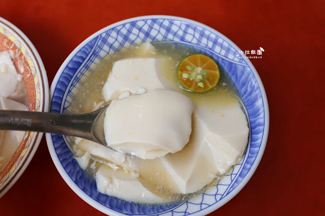 鹽埕王家手工豆花,傳統炒糖慢火熬煮,金桔豆花必點 10 鹽埕王家手工豆花,傳統炒糖慢火熬煮,金桔豆花必點