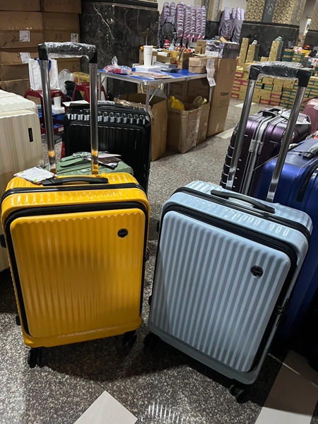 南投埔里行李箱特賣會,工廠直營廠拍,最低990元起,胖胖箱、登機箱、包包通通有 34 南投埔里行李箱特賣會,工廠直營廠拍,最低990元起,胖胖箱、登機箱、包包通通有