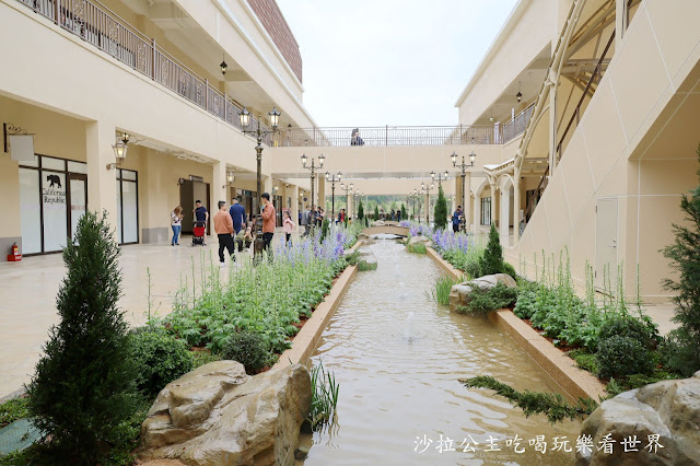 台中景點『麗寶Outlet Mall』打造"小義大利"/全台首間"歐式鐘樓"星巴克鐘樓門市/木育森林 11 台中景點『麗寶Outlet Mall』打造"小義大利"/全台首間"歐式鐘樓"星巴克鐘樓門市/木育森林