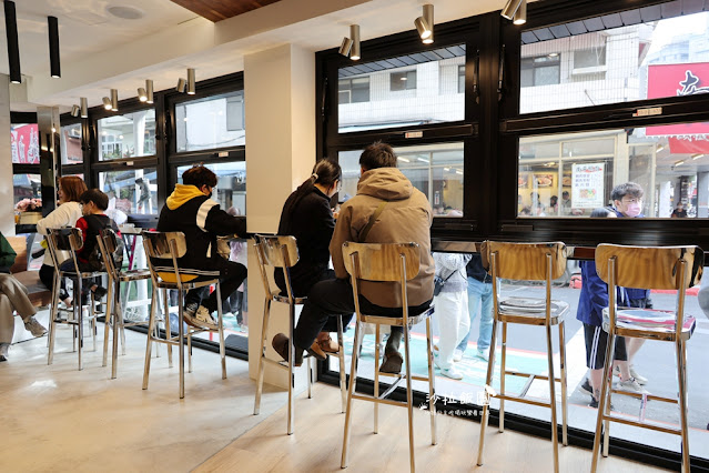 BLIKE台中最美奶茶店插旗東區延吉街,排了一小時才買到 12 BLIKE台中最美奶茶店插旗東區延吉街,排了一小時才買到