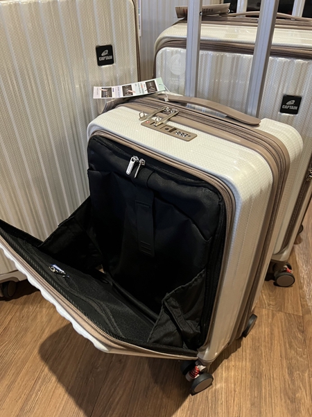 高雄楠梓行李箱特賣會,工廠直營廠拍最低990元起,胖胖箱、前開式行李箱、登機箱、包包通通有 32 高雄楠梓行李箱特賣會,工廠直營廠拍最低990元起,胖胖箱、前開式行李箱、登機箱、包包通通有