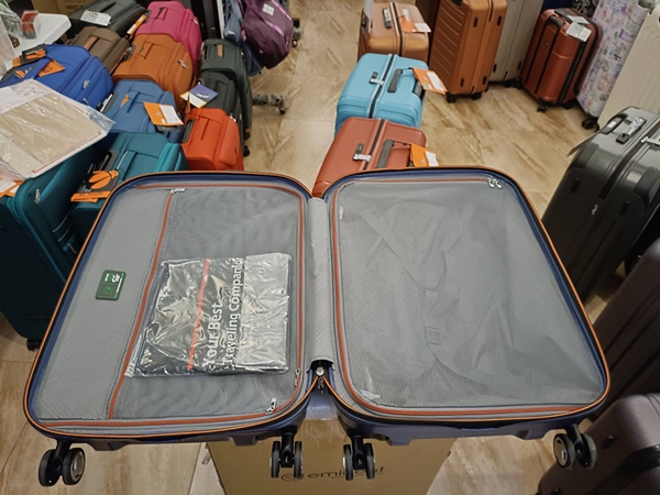 新竹湖口行李箱特賣會,工廠直營廠拍,登機箱990元起,胖胖箱、前開式行李箱、包包 11 新竹湖口行李箱特賣會,工廠直營廠拍,登機箱990元起,胖胖箱、前開式行李箱、包包