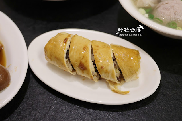 平日下午也要排隊『西門麵店』24小時營業,銷魂豬腳飯 12 平日下午也要排隊『西門麵店』24小時營業,銷魂豬腳飯