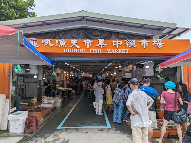 龜吼漁夫市集現剖現吃海膽好鮮甜 2 龜吼漁夫市集現剖現吃海膽好鮮甜