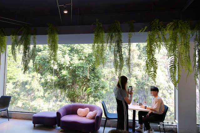 烏來景觀餐廳『瀑布3號』離瀑布最近的距離、兒童遊戲區 3 烏來景觀餐廳『瀑布3號』離瀑布最近的距離、兒童遊戲區