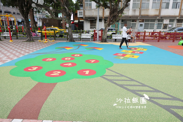 三重蘋果公園『同安36公園』旋轉滑梯、毛毛蟲盪鞦韆 16 三重蘋果公園『同安36公園』旋轉滑梯、毛毛蟲盪鞦韆