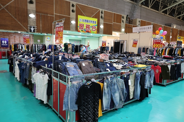 【雙北最大台灣廠拍】tokuyo按摩椅、夏普、名牌運動鞋、伊蕾服飾 169 【雙北最大台灣廠拍】tokuyo按摩椅、夏普、名牌運動鞋、伊蕾服飾