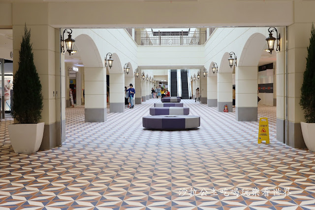 台中景點『麗寶Outlet Mall』打造"小義大利"/全台首間"歐式鐘樓"星巴克鐘樓門市/木育森林 8 台中景點『麗寶Outlet Mall』打造"小義大利"/全台首間"歐式鐘樓"星巴克鐘樓門市/木育森林