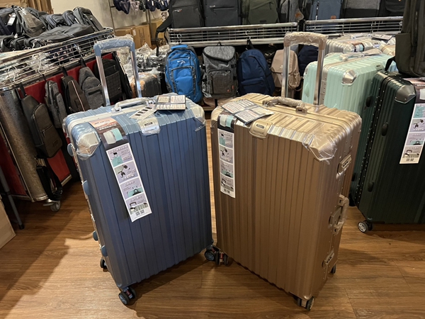 高雄楠梓行李箱特賣會,工廠直營廠拍最低990元起,胖胖箱、前開式行李箱、登機箱、包包通通有 28 高雄楠梓行李箱特賣會,工廠直營廠拍最低990元起,胖胖箱、前開式行李箱、登機箱、包包通通有