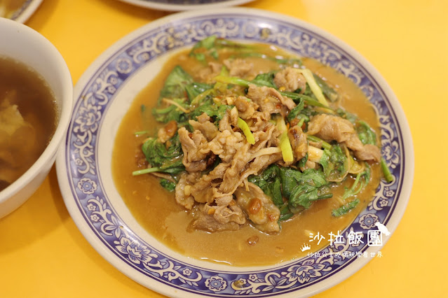 龍江路巨無霸羊肉炒麵『新東羊羊肉料理專賣店』中山宵夜，內用可續湯