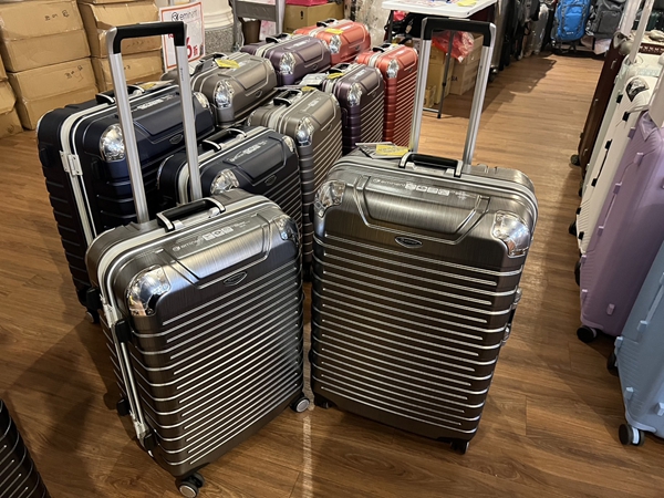 高雄楠梓行李箱特賣會,工廠直營廠拍最低990元起,胖胖箱、前開式行李箱、登機箱、包包通通有 22 高雄楠梓行李箱特賣會,工廠直營廠拍最低990元起,胖胖箱、前開式行李箱、登機箱、包包通通有