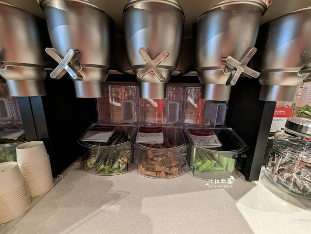 Share Lounge南港蔦屋書店,90元吃到飽零食、咖啡、飲料、麵包 33 Share Lounge南港蔦屋書店,90元吃到飽零食、咖啡、飲料、麵包