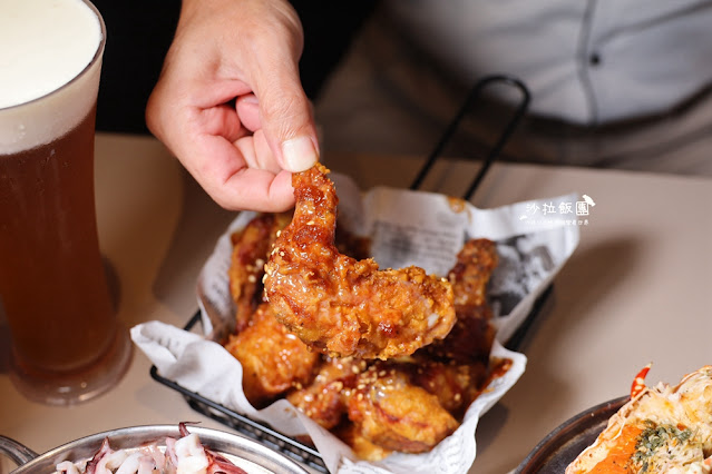 逢甲浮誇系美食必點101海鮮塔『8德司創意餐館逢甲店』宵夜也可以吃到 63 逢甲浮誇系美食必點101海鮮塔『8德司創意餐館逢甲店』宵夜也可以吃到