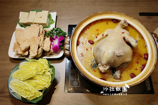 台北最強雞湯火鍋推薦『星曜雞湯』頂級人蔘全雞竹笙雞湯火鍋 32 台北最強雞湯火鍋推薦『星曜雞湯』頂級人蔘全雞竹笙雞湯火鍋