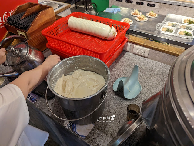 桃園牛肉麵吃到飽『呷飽牛肉麵南平店』加麵加湯免費,豆花、咖啡飲料無限供應 13 桃園牛肉麵吃到飽『呷飽牛肉麵南平店』加麵加湯免費,豆花、咖啡飲料無限供應