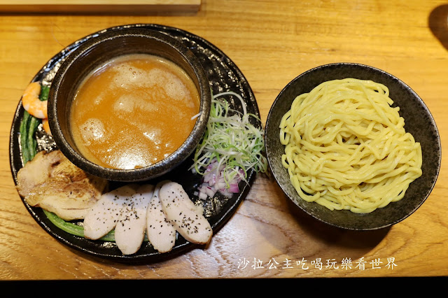 排隊像掉到水裡都要排加麵不加價『隱家拉麵』士林美食推薦、捷運士林站